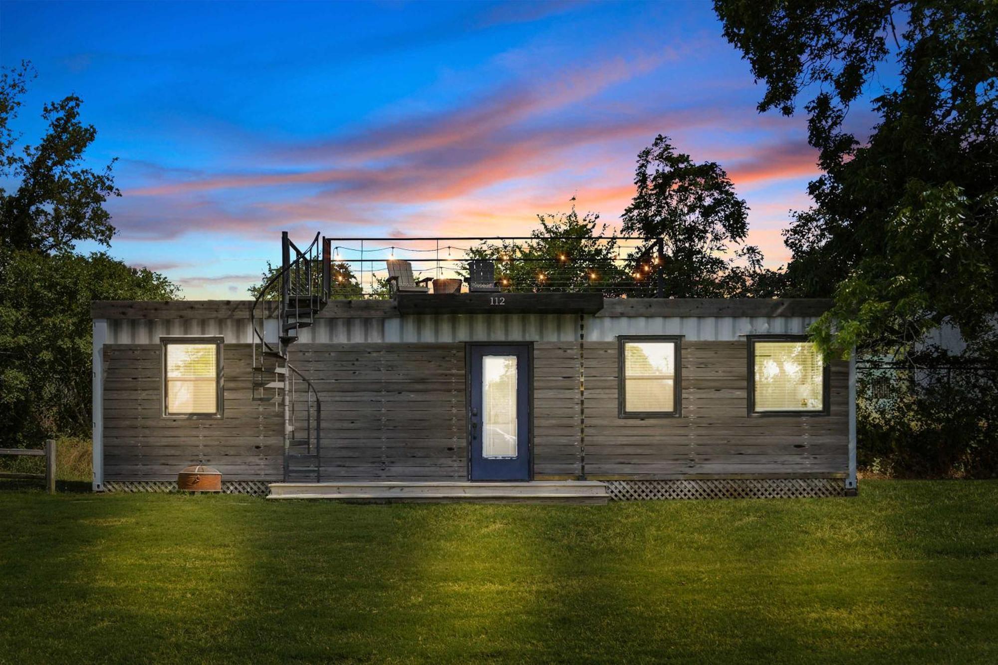 The Woods- Container Tiny House 12 Min To Magnolia/Baylor/Downtown Villa Bellmead Buitenkant foto